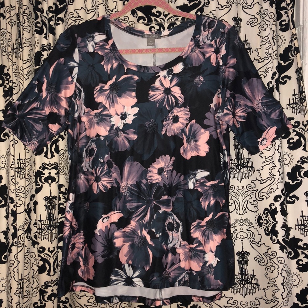 used: flowery comfy top